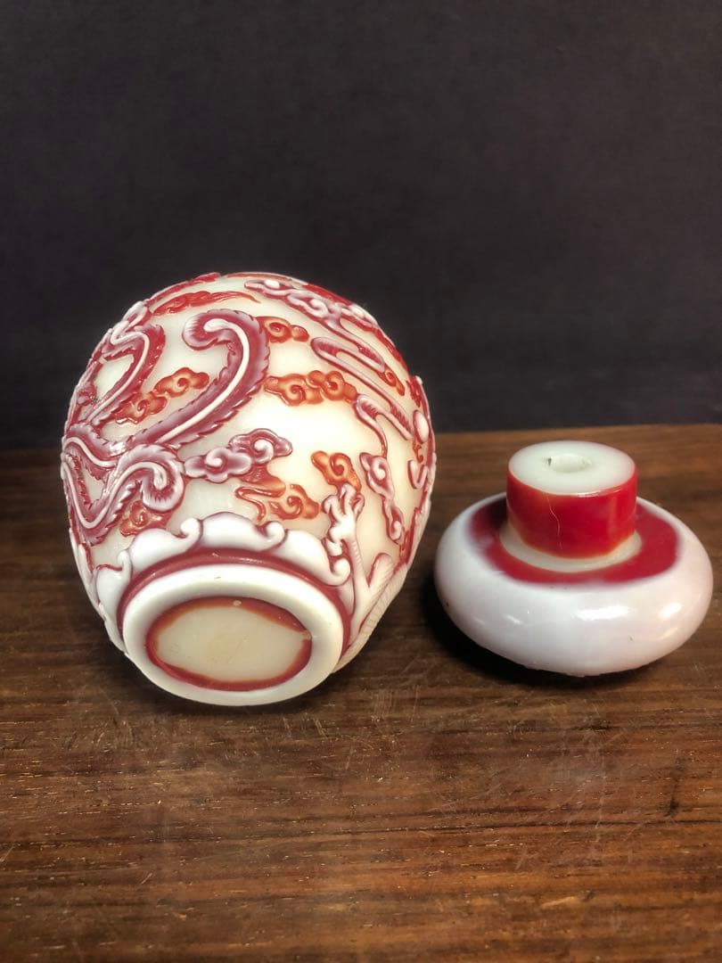 乾隆ガラス蓋もの　龍鳳模様二色彫刻