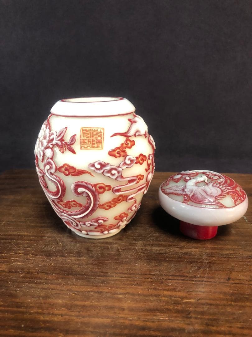 乾隆ガラス蓋もの　龍鳳模様二色彫刻