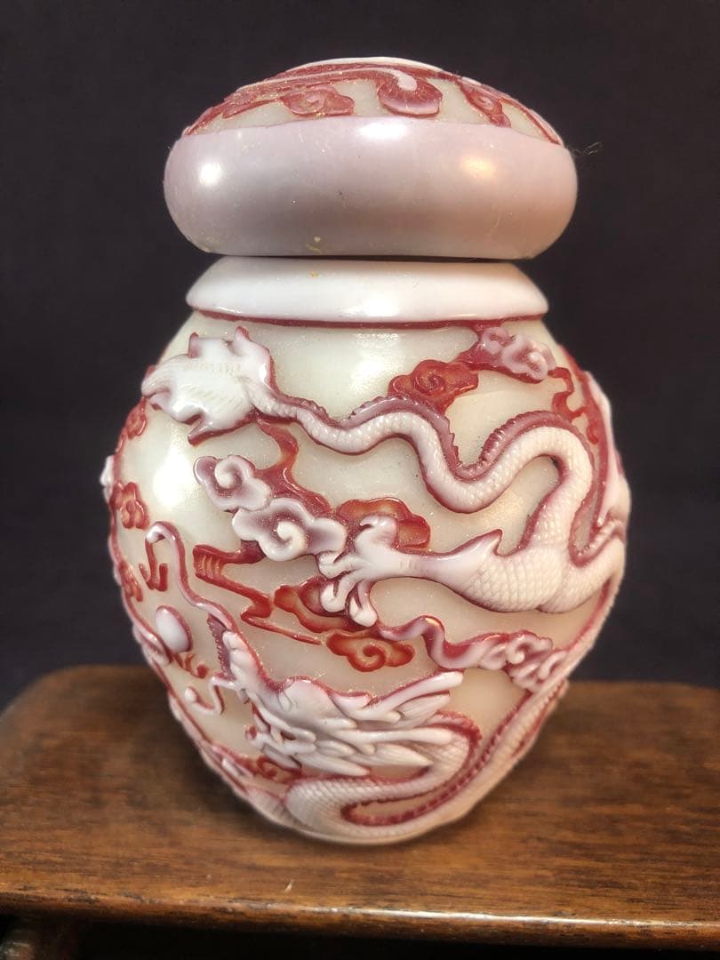 乾隆ガラス蓋もの　龍鳳模様二色彫刻