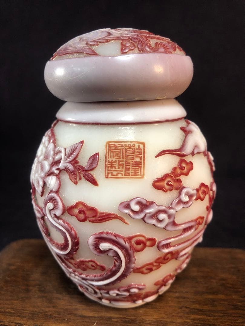 乾隆ガラス蓋もの　龍鳳模様二色彫刻