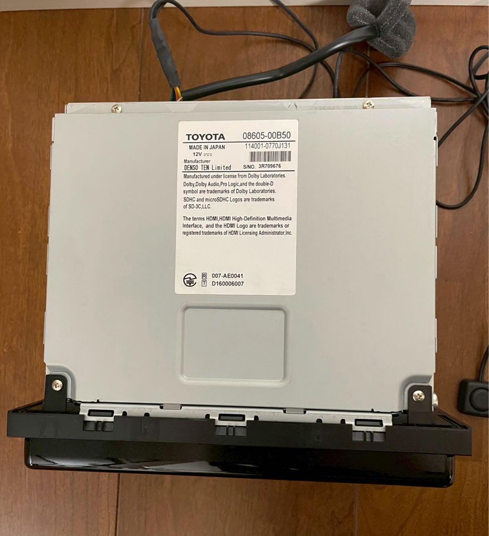 TOYOTA NSZT-W68T カーナビ 本体、取扱説明書付き（表紙破れあり）