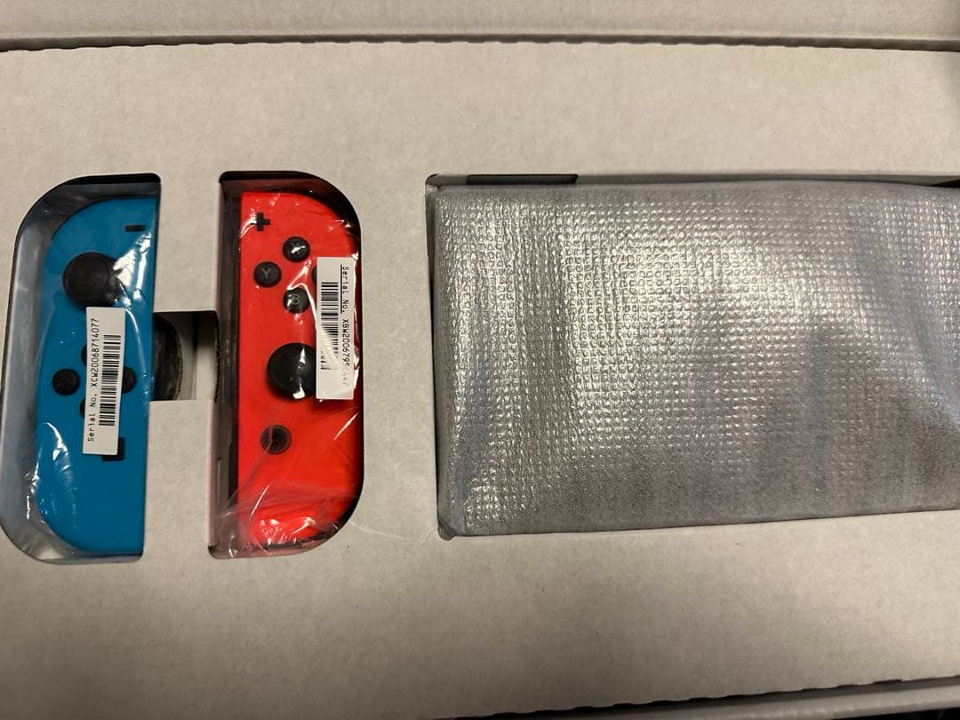 週末限定大特価　Nintendo Switch 青/赤 本体