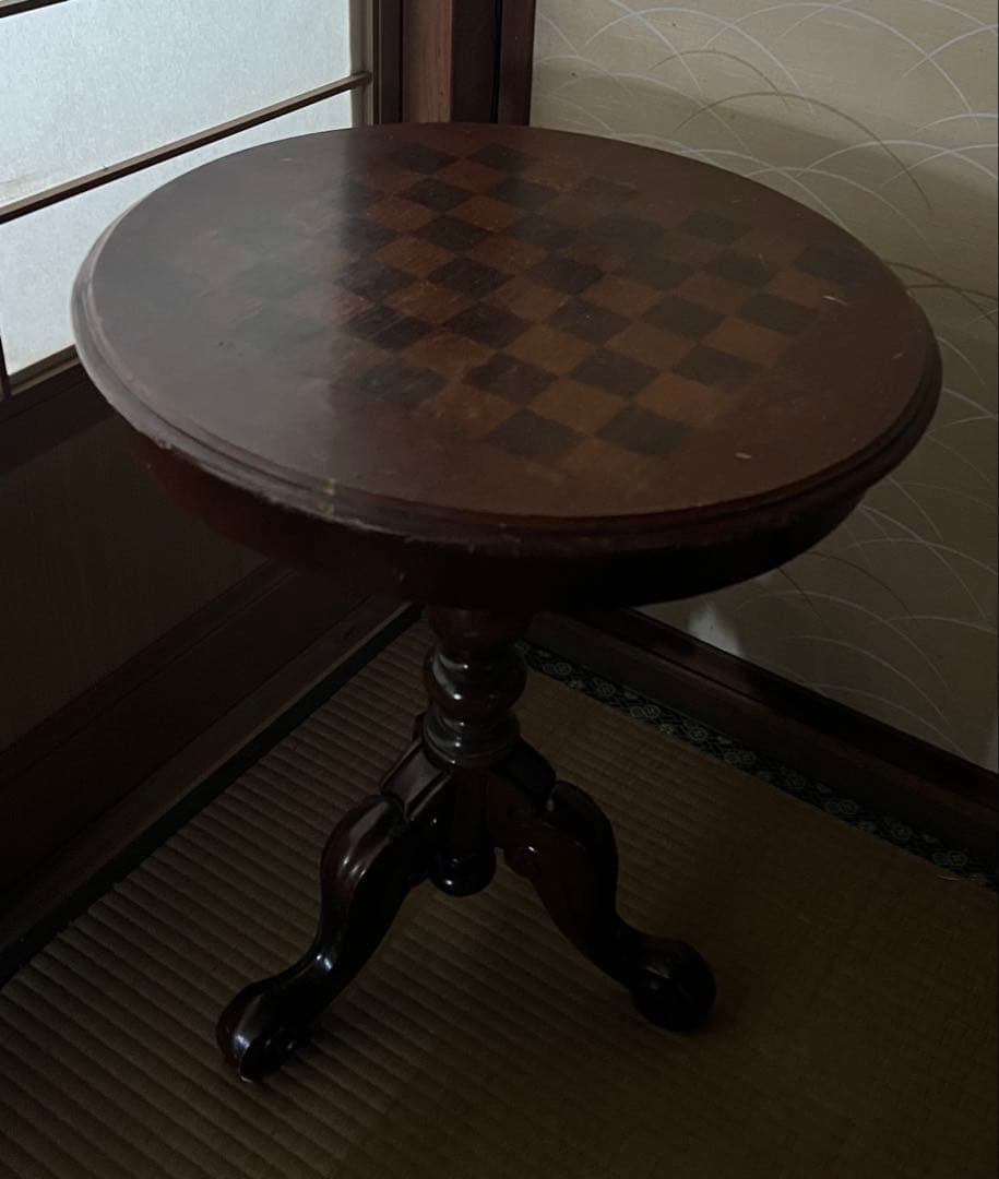 チェス盤付きラウンドテーブル