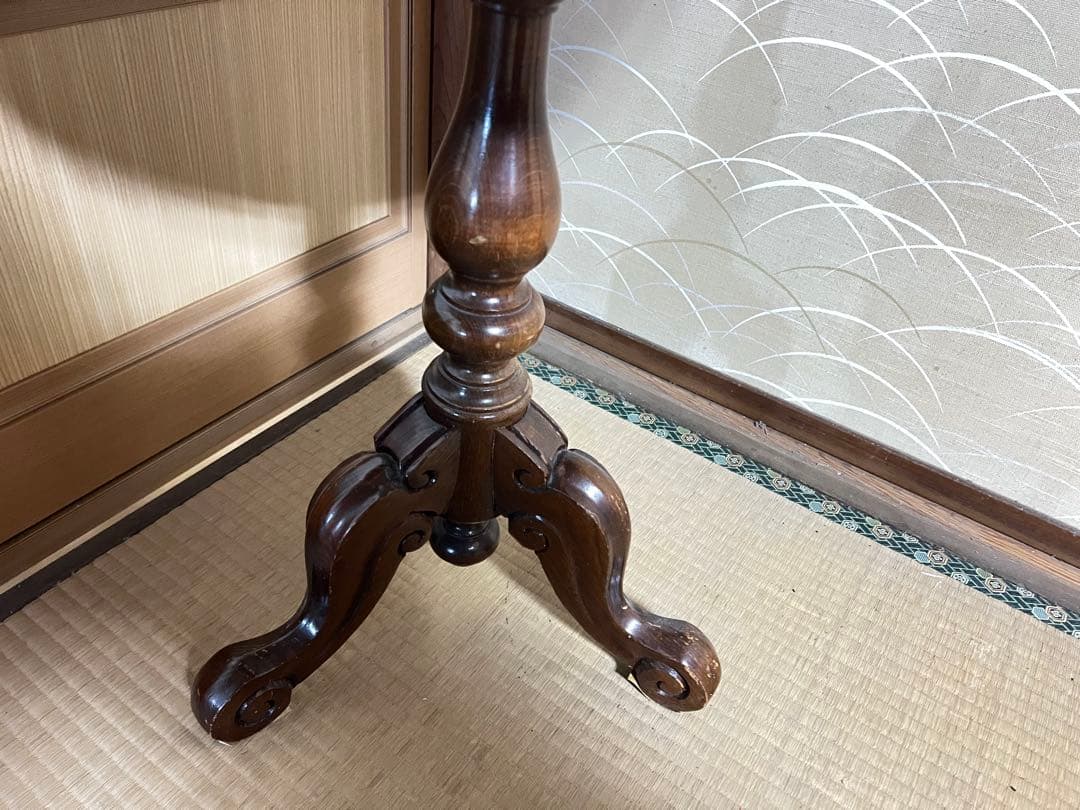 チェス盤付きラウンドテーブル