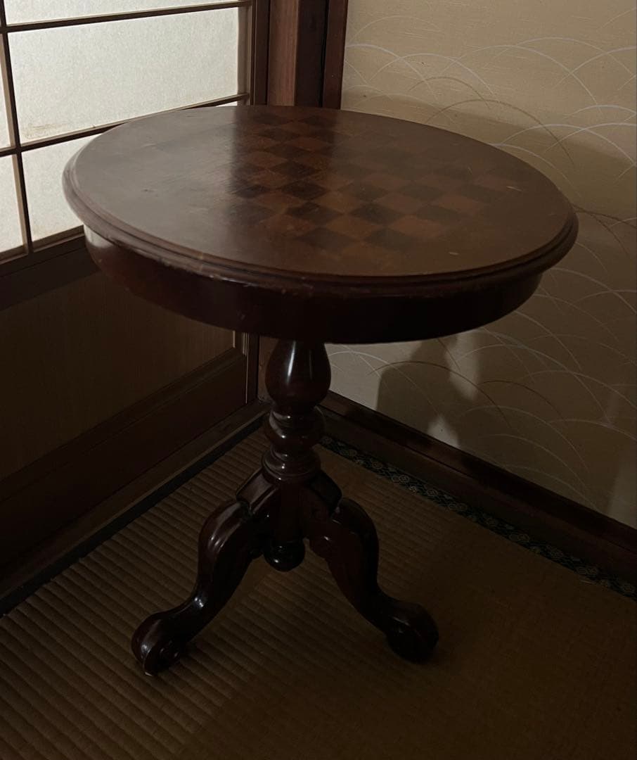 チェス盤付きラウンドテーブル