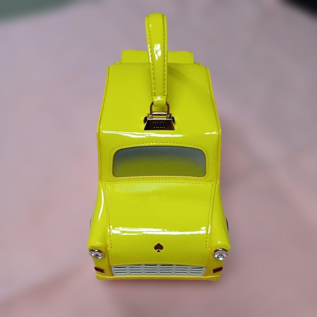 新品 ケイトスペード タクシー スマホ ショルダー アルベロベロファン