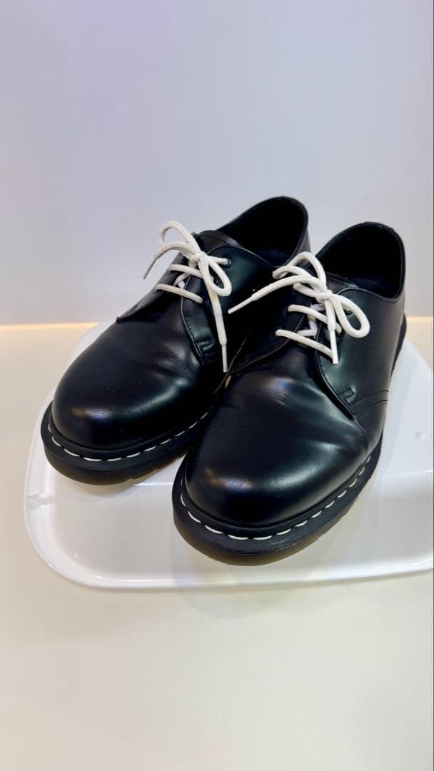 【1いいね毎に500円値上がり】 Dr. Martens 白ステッチ 3ホール