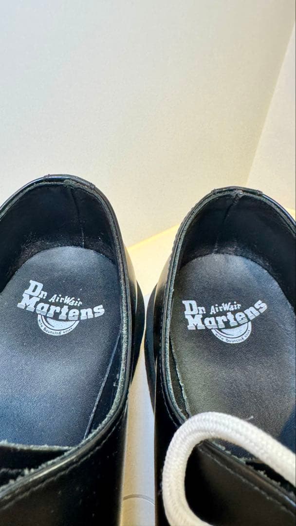 【1いいね毎に500円値上がり】 Dr. Martens 白ステッチ 3ホール