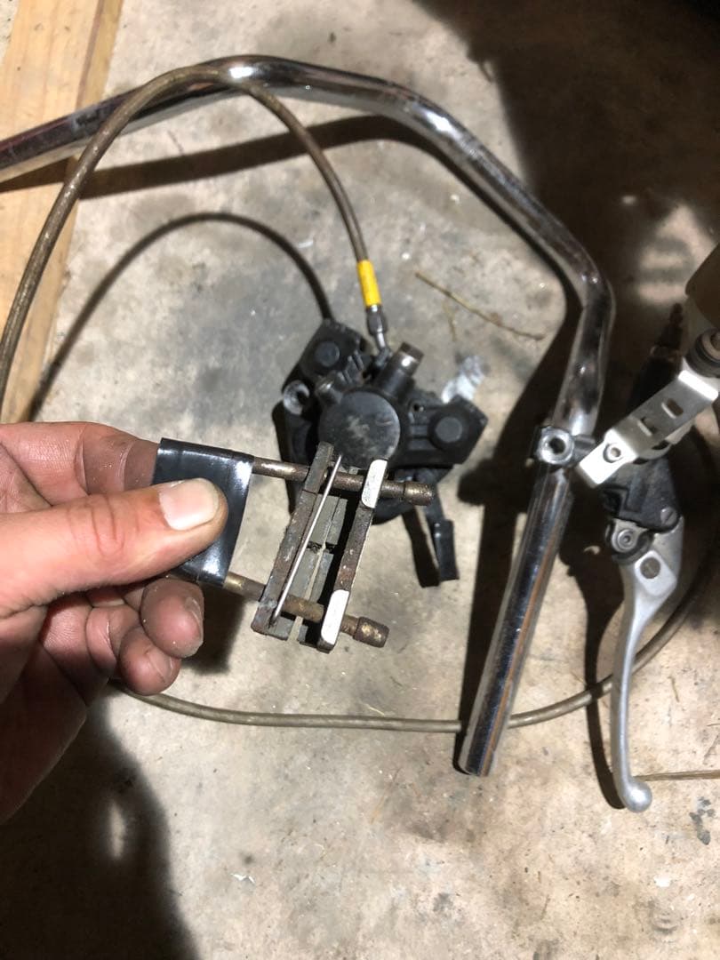 cb250t キャリパー