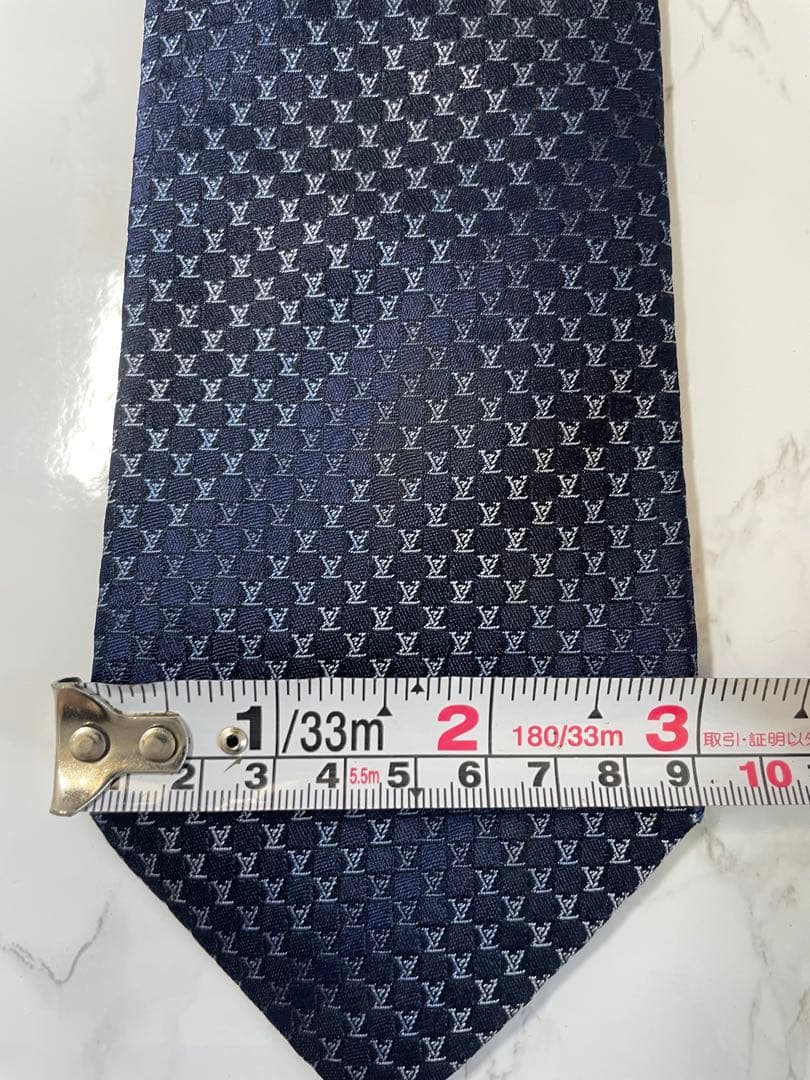 こうルイヴィトン ネクタイ ネイビー ロゴ総柄 光沢 箱付き プレゼント