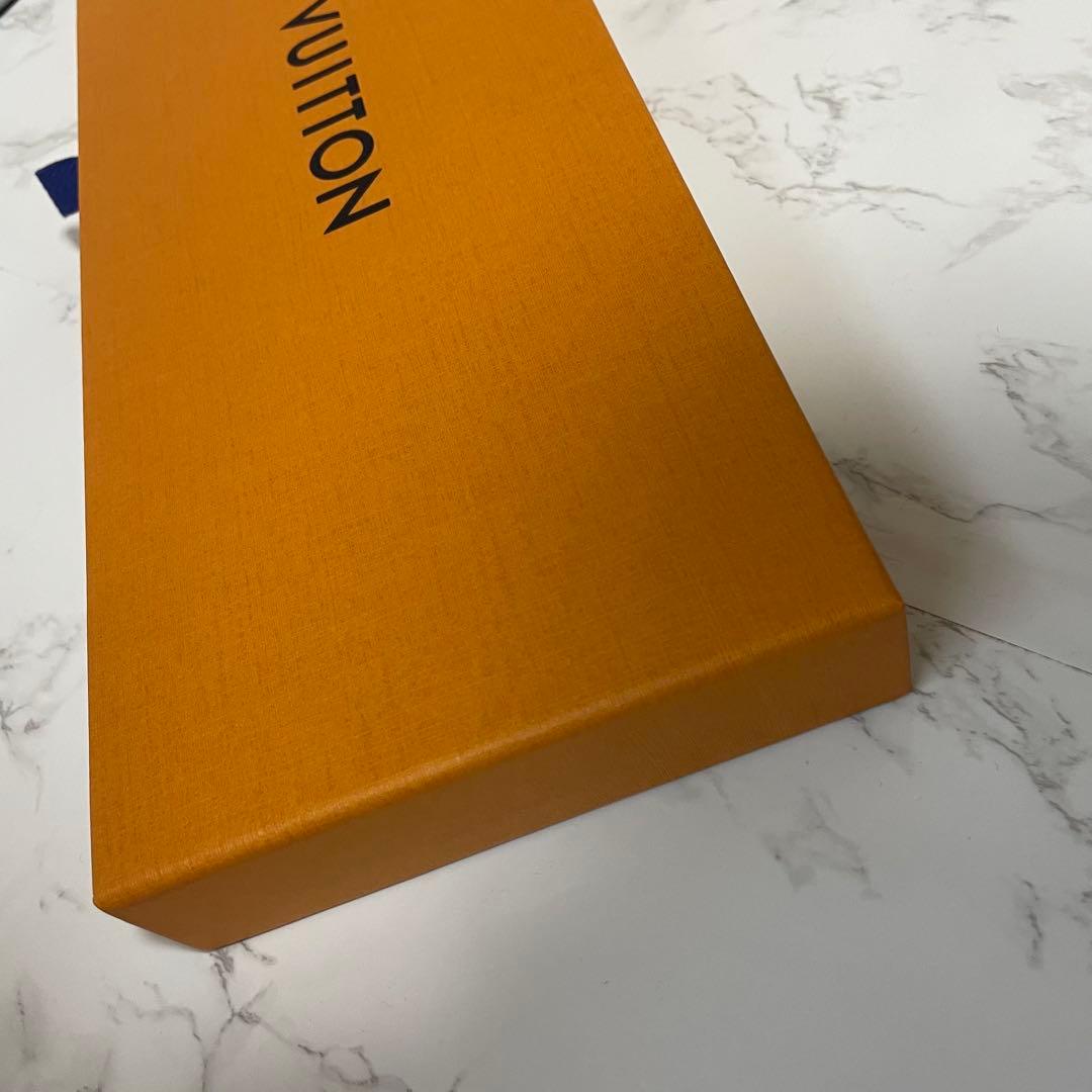 こうルイヴィトン ネクタイ ネイビー ロゴ総柄 光沢 箱付き プレゼント