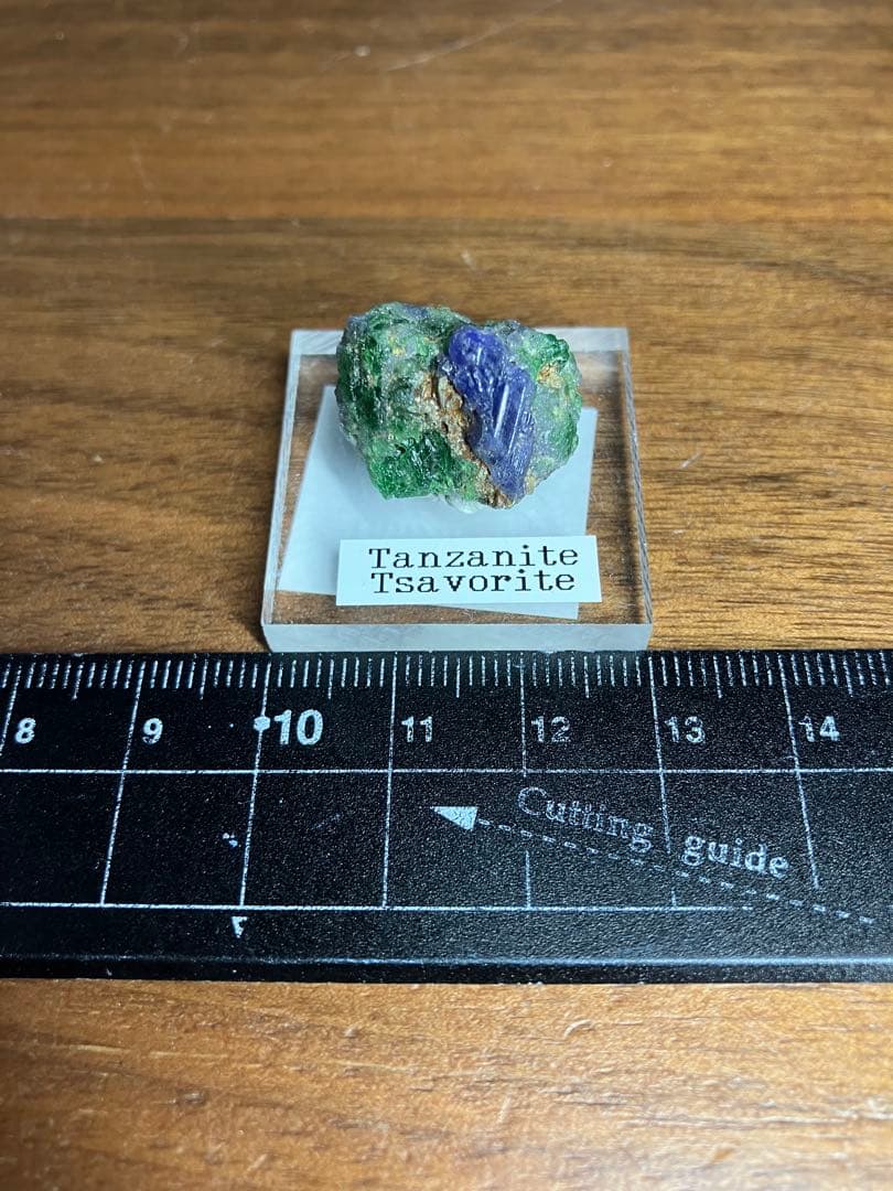 【希産！】タンザナイトon ツァボライトガーネット 共生 Tanzania 産