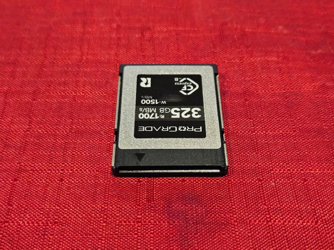 ProGrade CFexpress Type-B 325GB　カードリーダー付