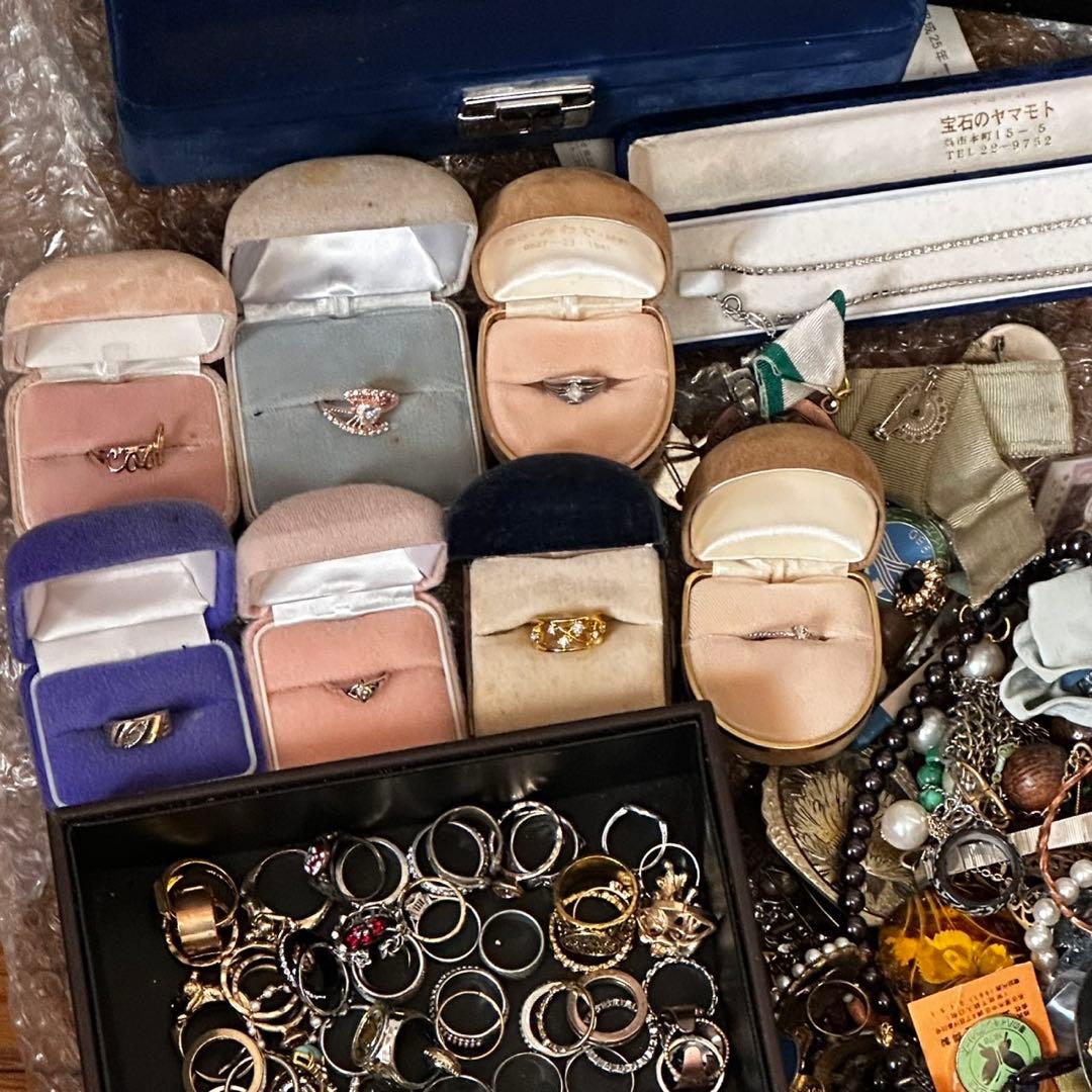 ☆*☆様 実家整理 アクセサリー まとめ売り 大量 未仕分け 指輪 ブローチ等