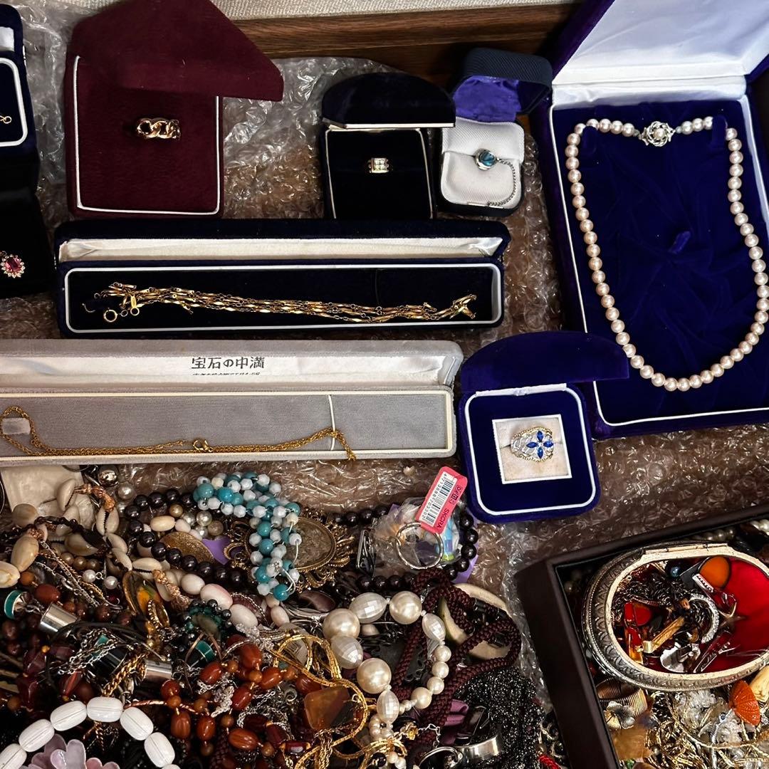 ☆*☆様 実家整理 アクセサリー まとめ売り 大量 未仕分け 指輪 ブローチ等