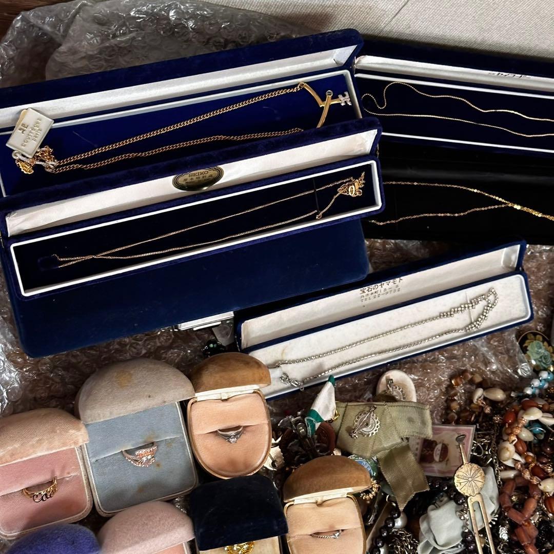 ☆*☆様 実家整理 アクセサリー まとめ売り 大量 未仕分け 指輪 ブローチ等