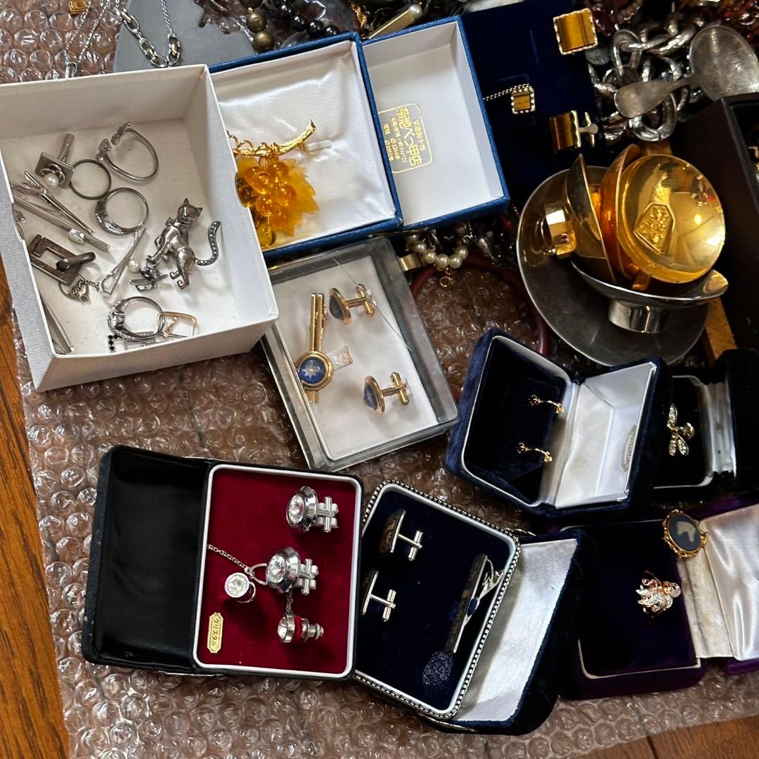 ☆*☆様 実家整理 アクセサリー まとめ売り 大量 未仕分け 指輪 ブローチ等