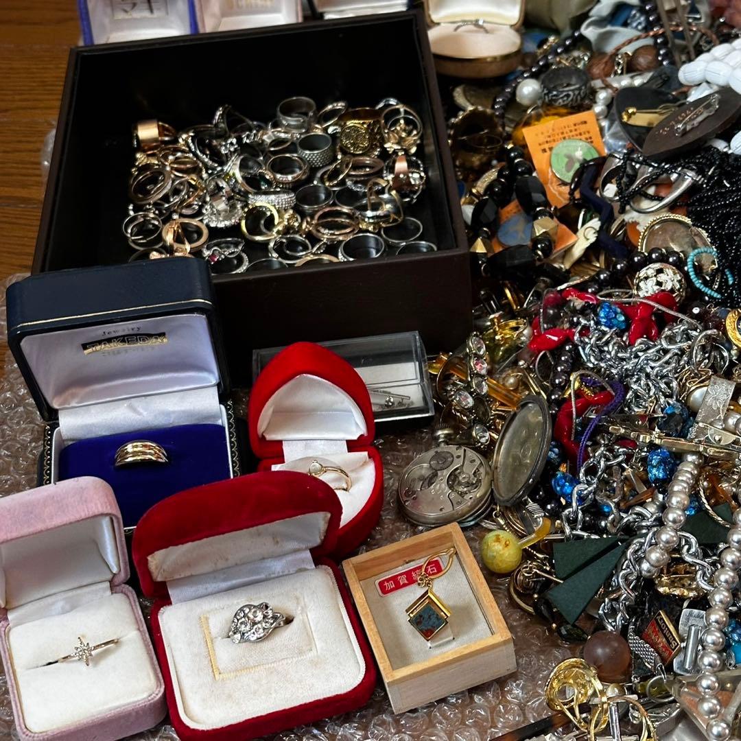 ☆*☆様 実家整理 アクセサリー まとめ売り 大量 未仕分け 指輪 ブローチ等