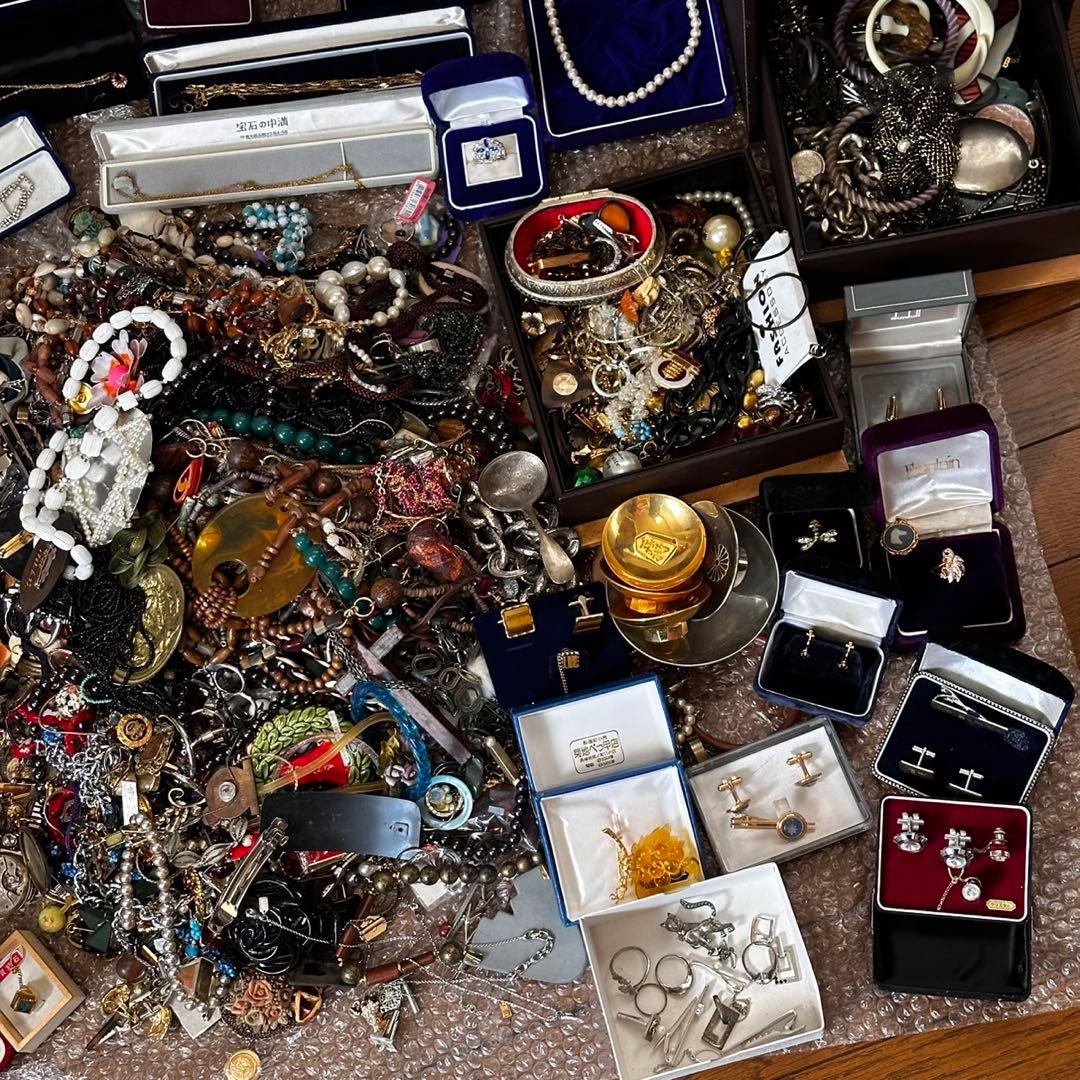 ☆*☆様 実家整理 アクセサリー まとめ売り 大量 未仕分け 指輪 ブローチ等