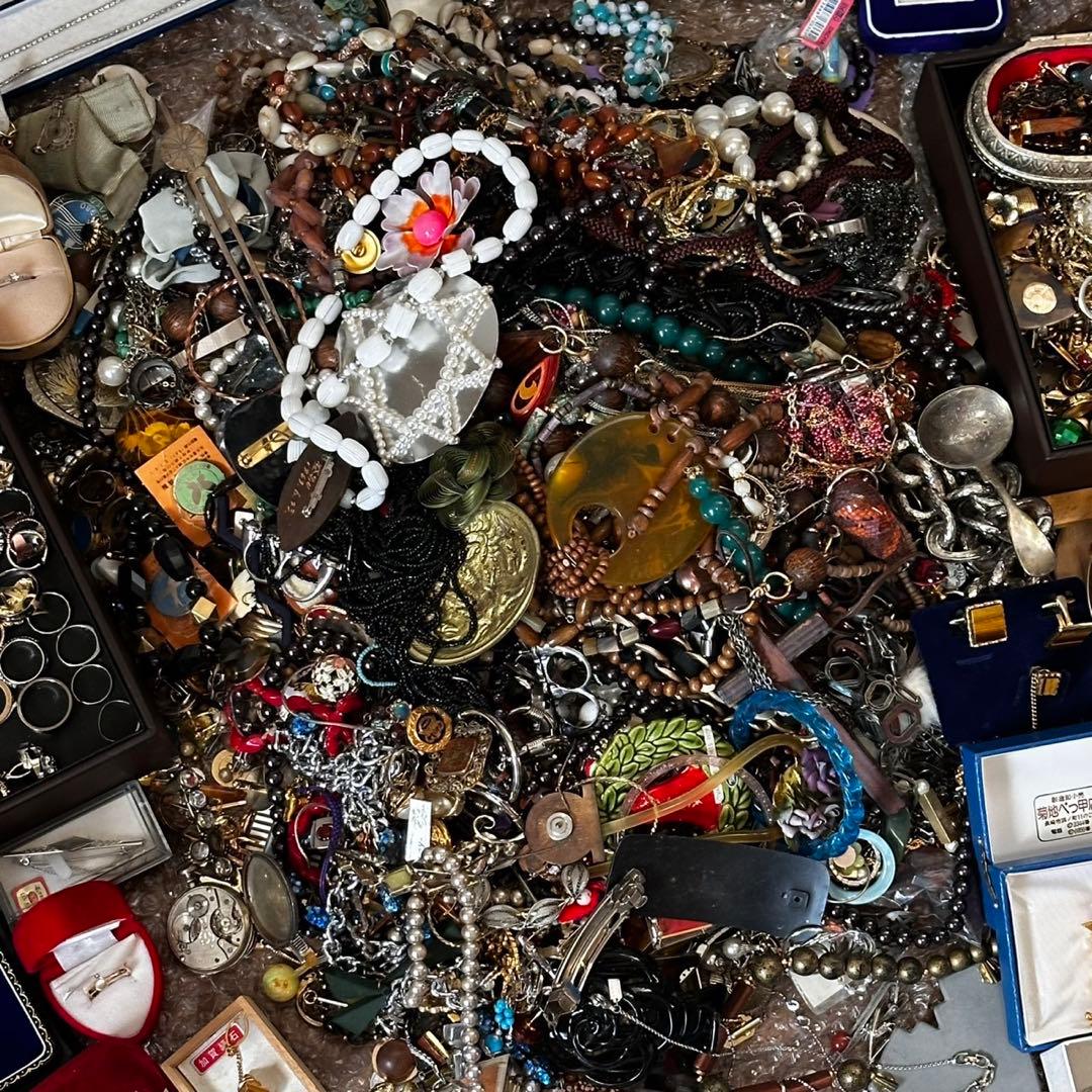 ☆*☆様 実家整理 アクセサリー まとめ売り 大量 未仕分け 指輪 ブローチ等