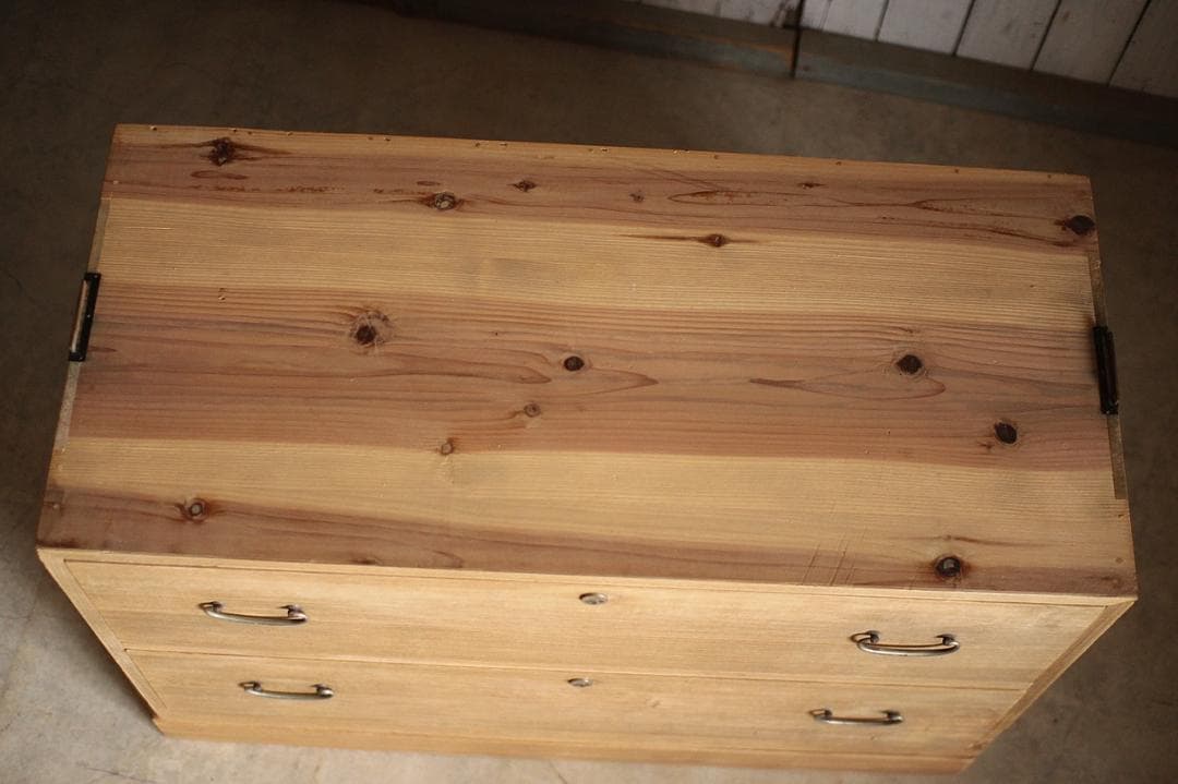 古い木製の引き出し2段　チェスト　桐箪笥　昭和レトロ　タンス　古家具　古民家