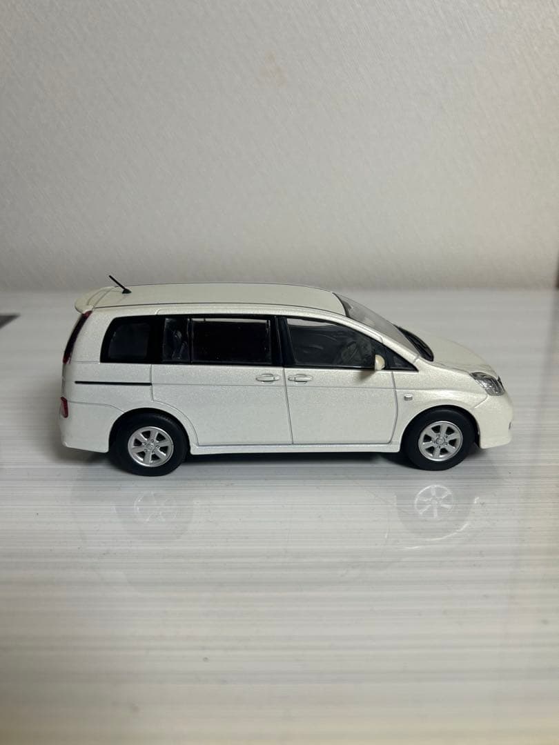 ＊*＊様 トヨタ アイシス 1/30 非売品　ミニカー　カラーサンプル