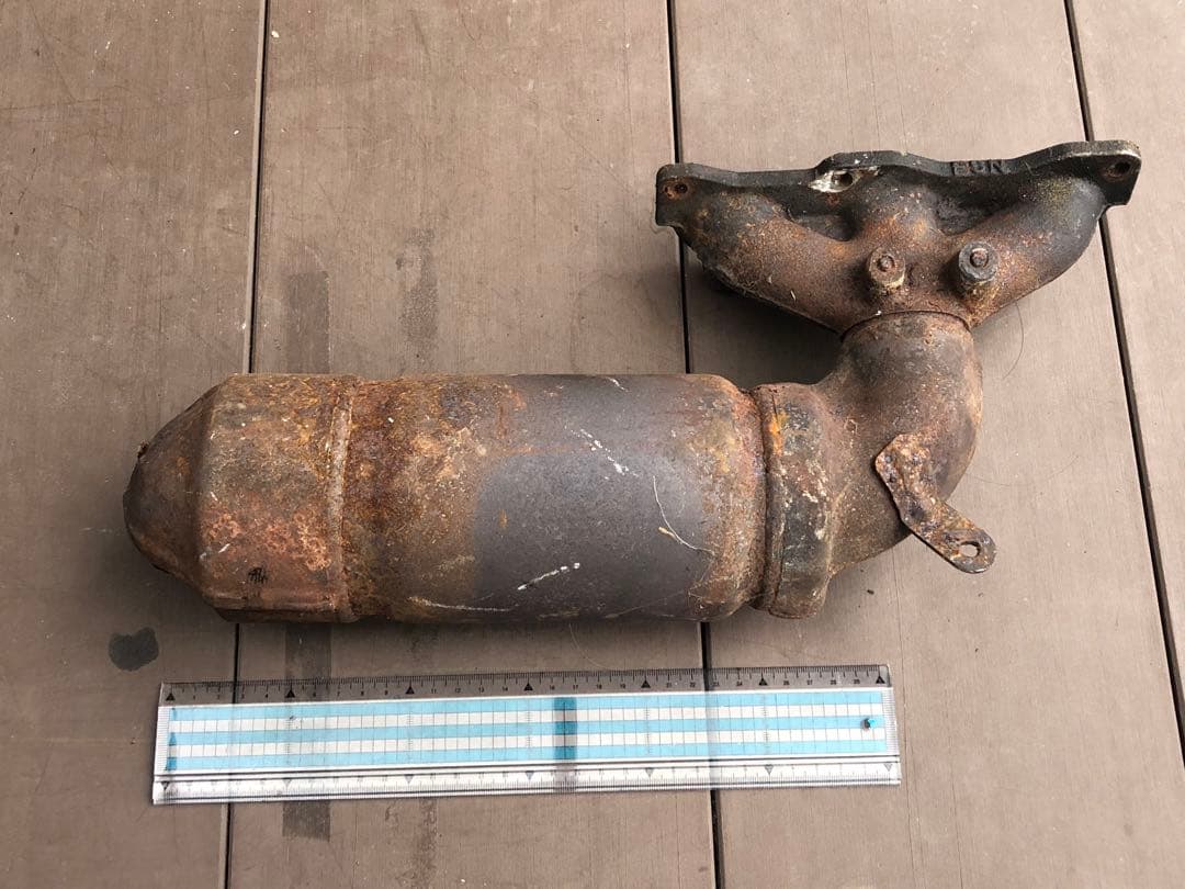 触媒メーカー不明　素材用