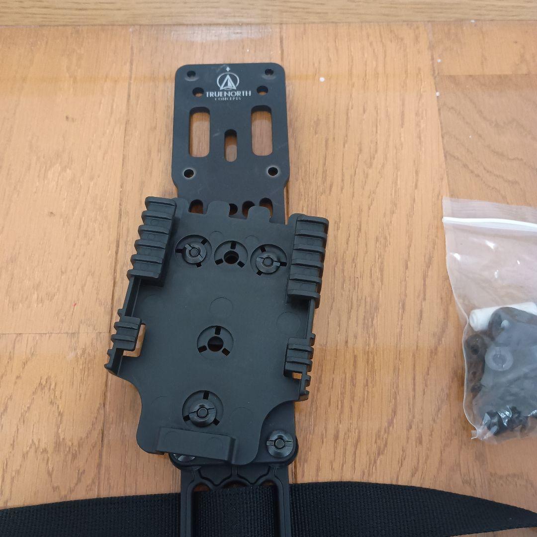 TRUE NORTH ホルスター ブラック ストラップ付き