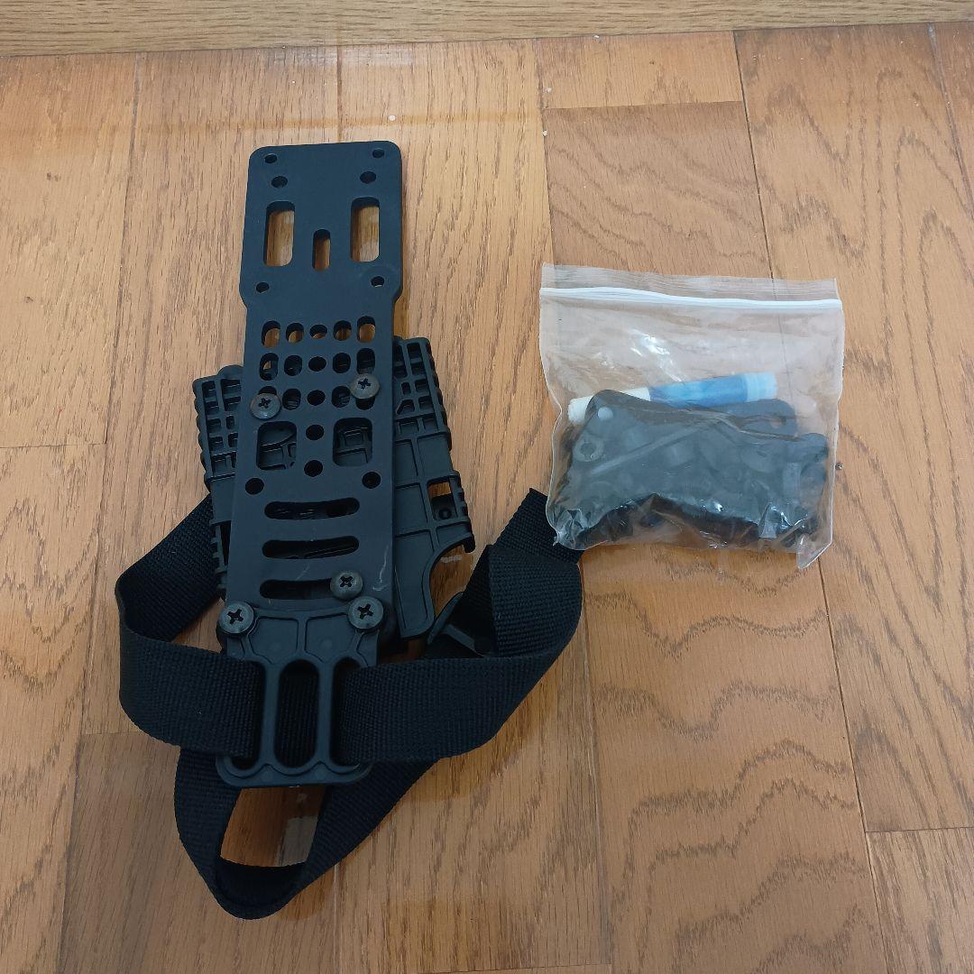 TRUE NORTH ホルスター ブラック ストラップ付き