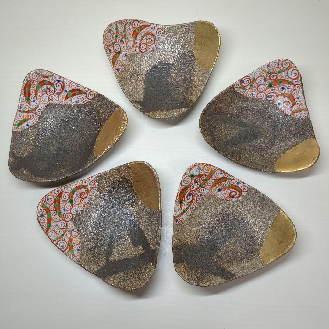 人気陶芸作家　苧坂恒治作　手造り　金彩　向付　小鉢４個＋訳有り１個