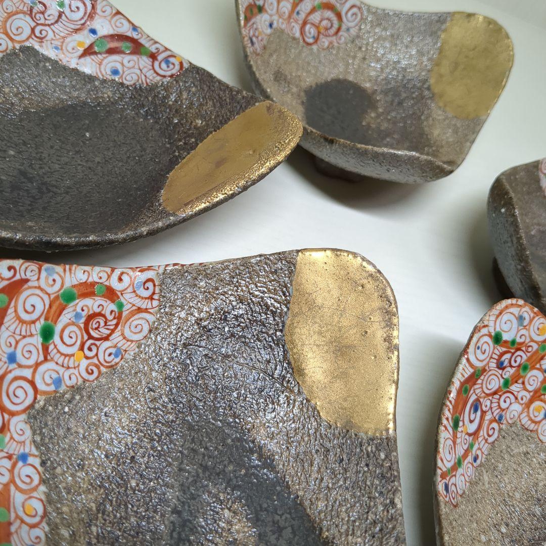 人気陶芸作家　苧坂恒治作　手造り　金彩　向付　小鉢４個＋訳有り１個