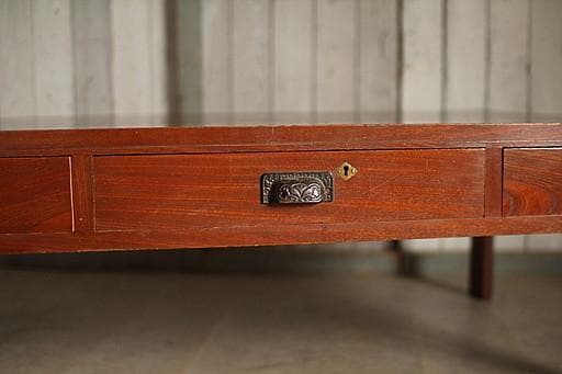 古い大きな木製の机　引き出し3杯　テーブル