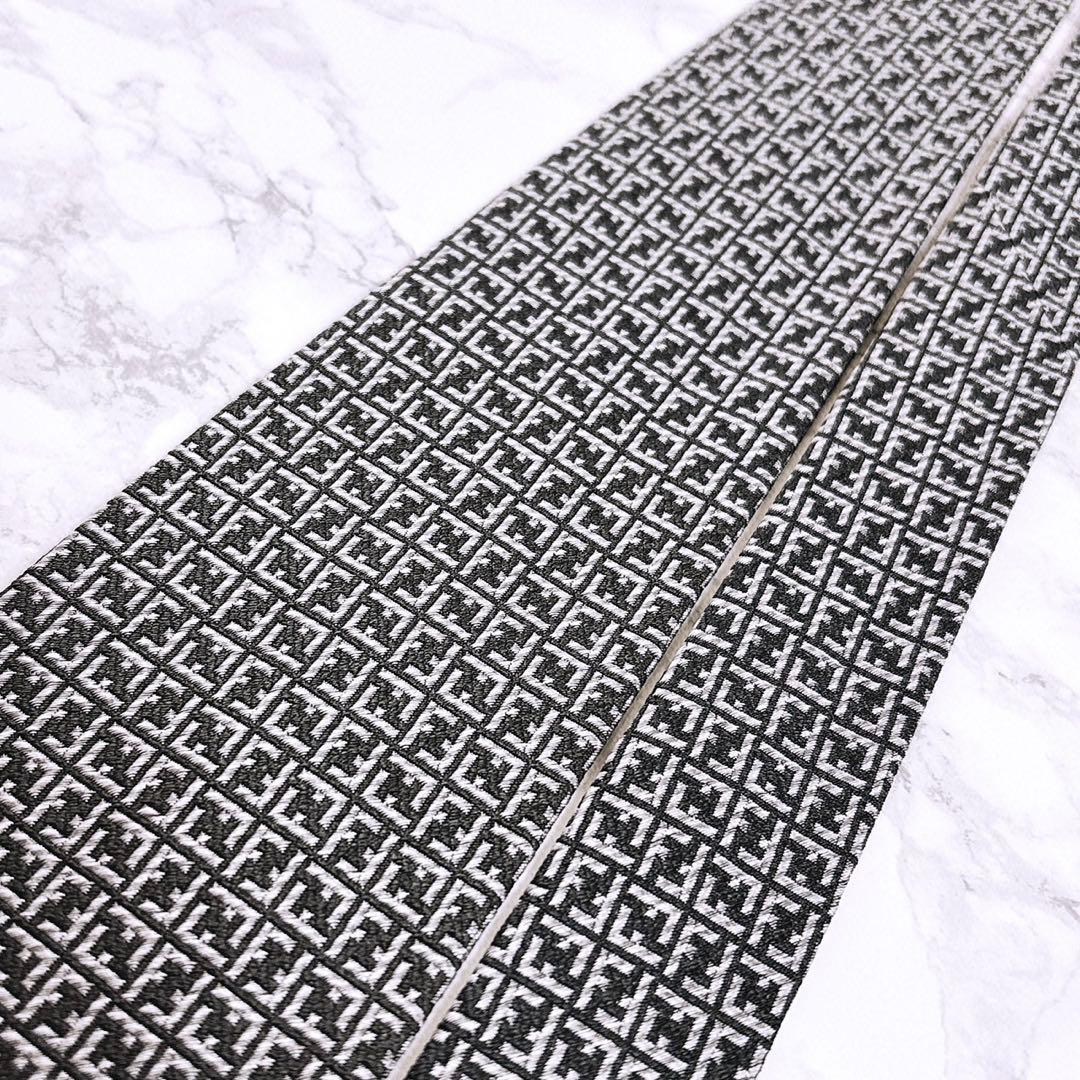 ✨極美品✨キレイ✨フェンディ　インパクトある全面ズッカ柄　シルバー　ネクタイ