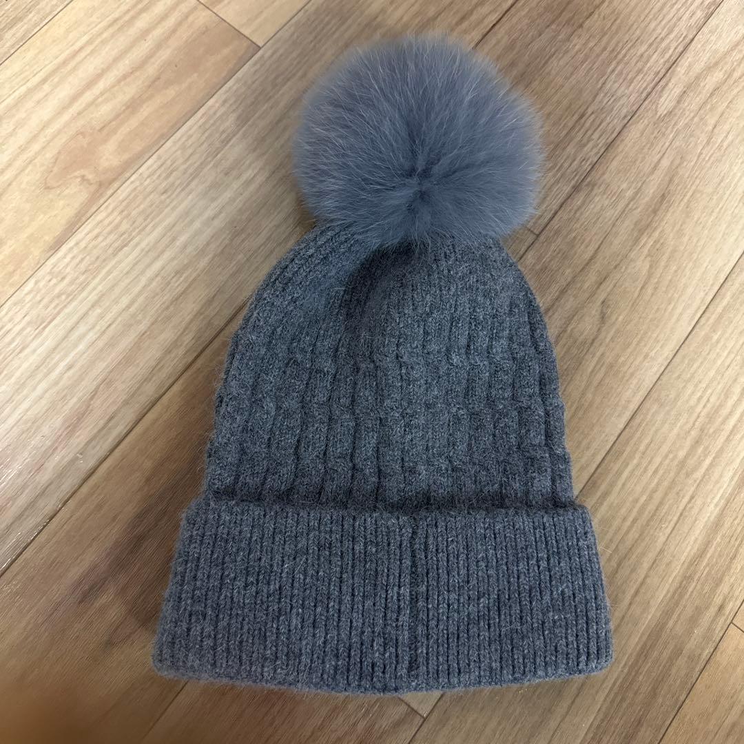 CHANEL グレー ポンポン付き ニット帽