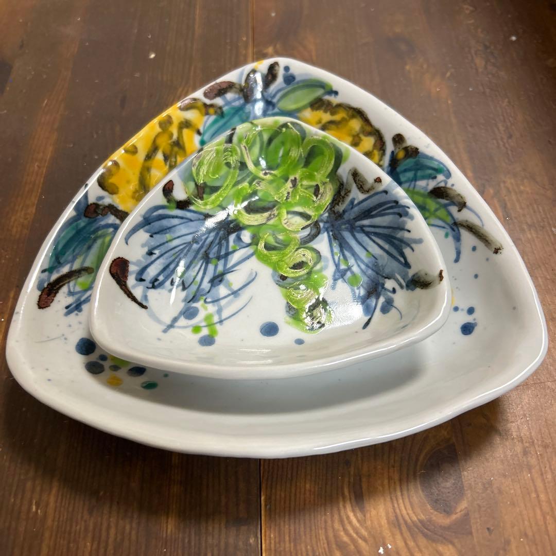 作家　陶芸作家　梅田純一　パイナップル　マスカット(白ぶどう) 三角皿