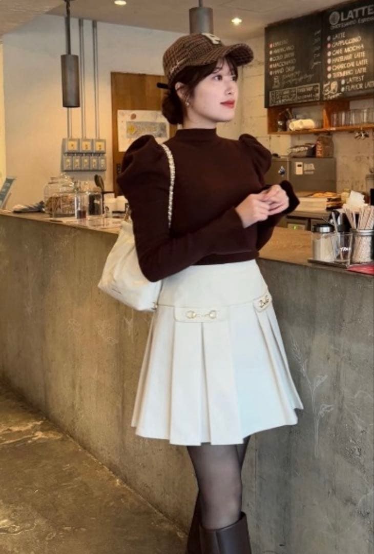 美品　Herlipto Pleated Mini Skirt ベージュ　S