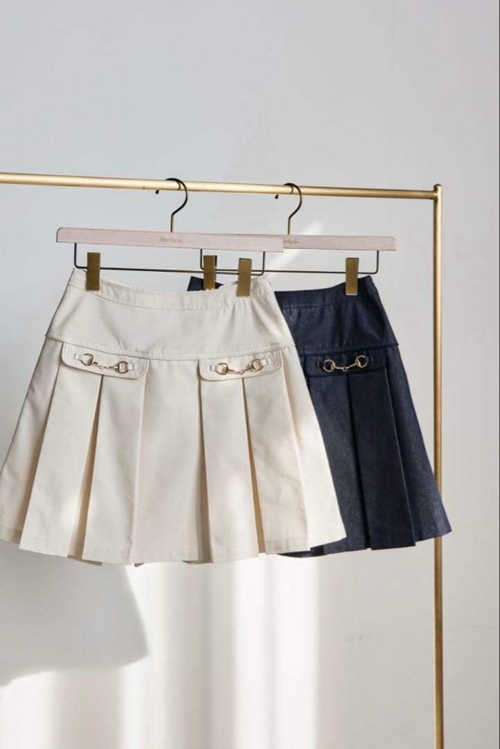 美品　Herlipto Pleated Mini Skirt ベージュ　S