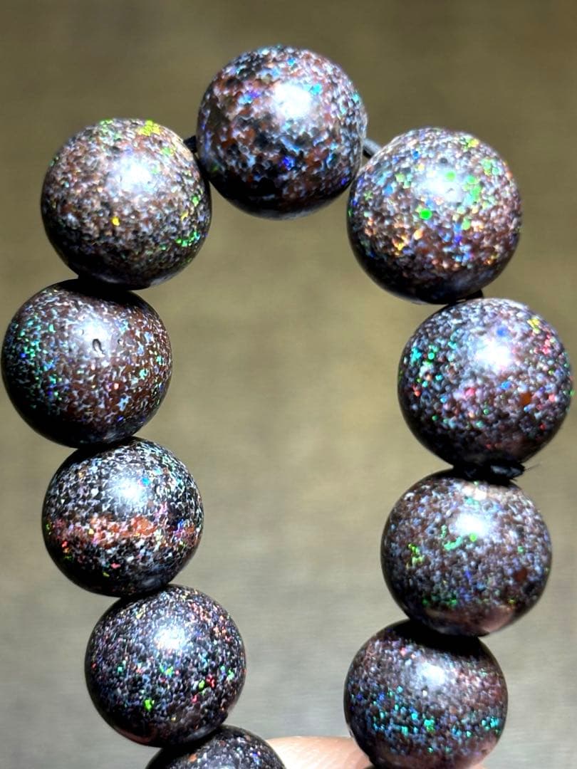 ハイグレード！！ブラックマトリックスオパールブレス約8.6㎜（新品）虹色遊色