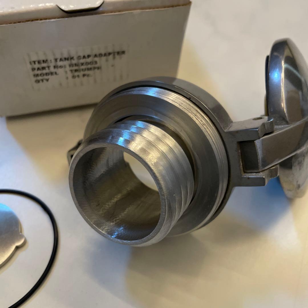 TRIUMPH タンクキャップ モートーン ボンネビル ボバー トライアンフ