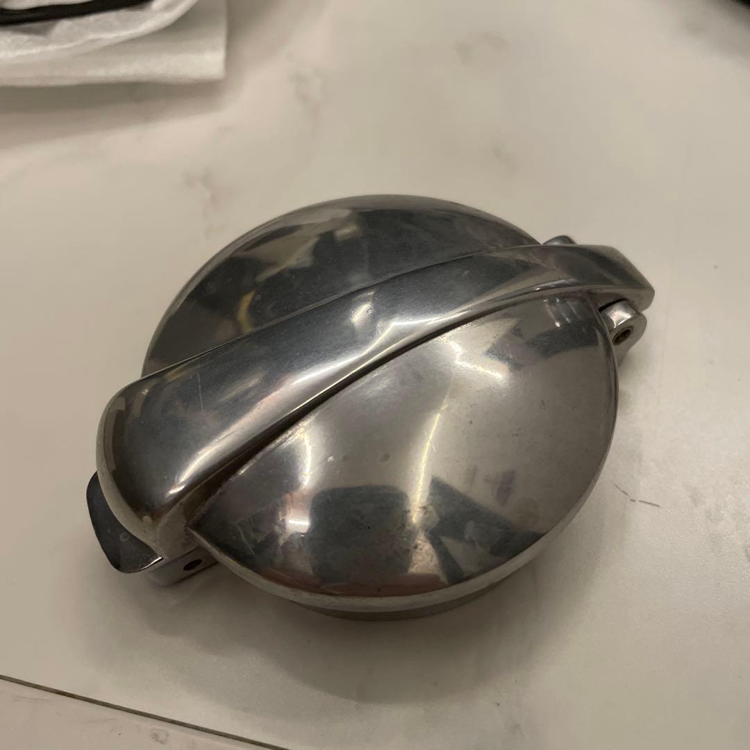 TRIUMPH タンクキャップ モートーン ボンネビル ボバー トライアンフ