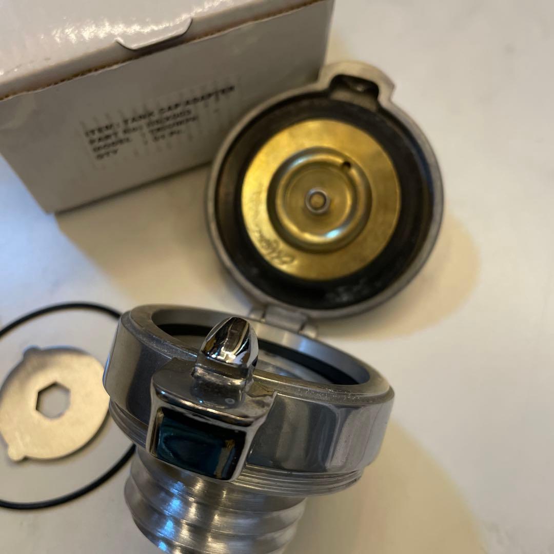 TRIUMPH タンクキャップ モートーン ボンネビル ボバー トライアンフ