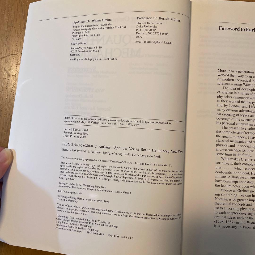 洋書 QUANTUM MECHANICS SYMMETRIES