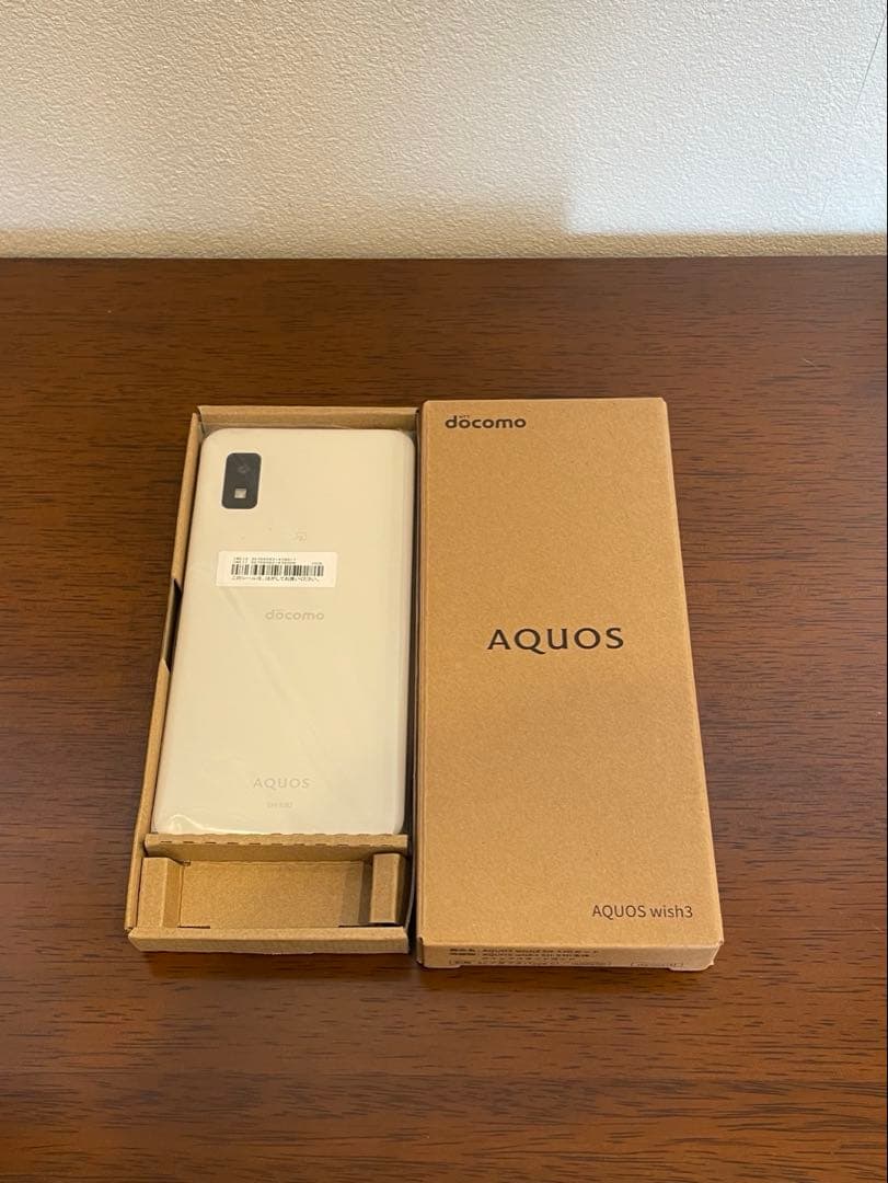 【新品未使用】AQUOS wish3本体　白