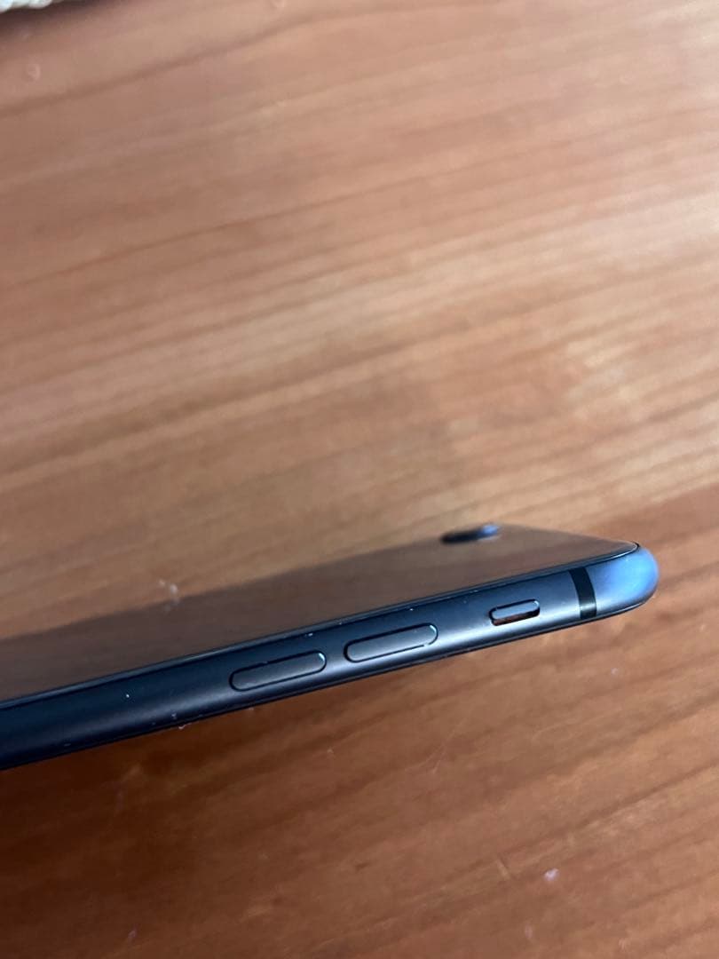 Apple iPhone 8 64G スペースグレイ　【SIMトレー欠損】