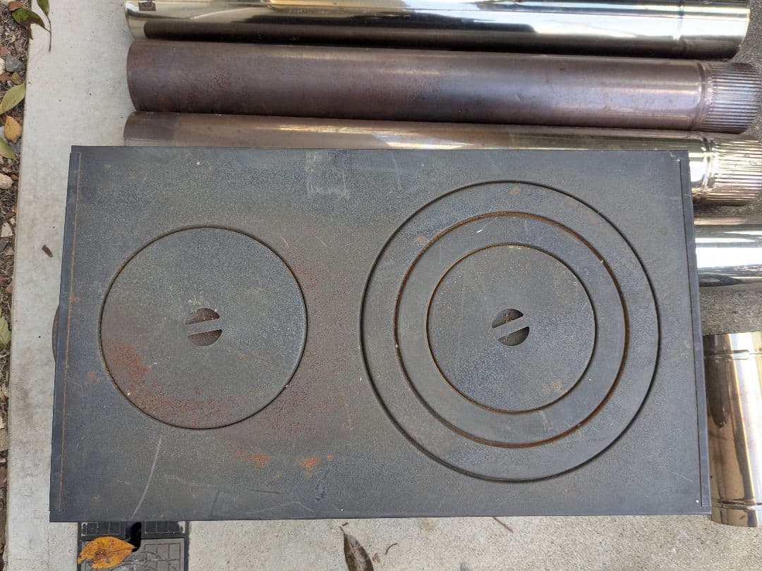 たんじ　　新保製作所　角型窓付薪ストーブ　ガードあり　煙突付き