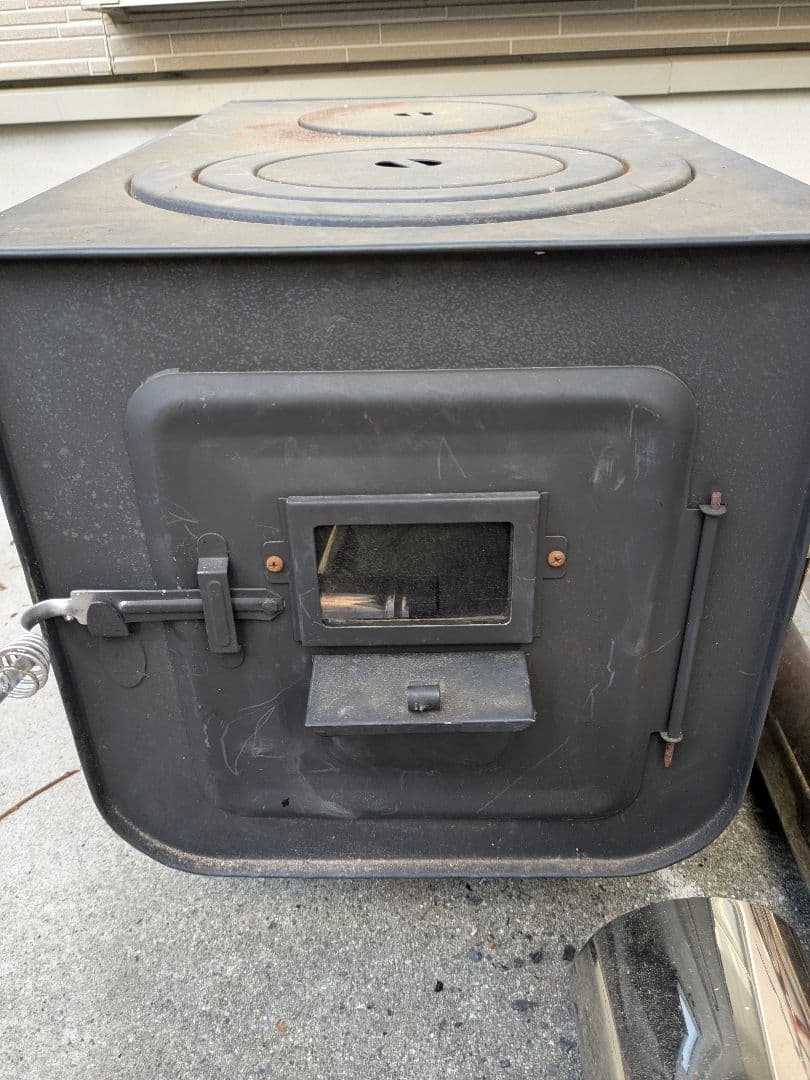 たんじ　　新保製作所　角型窓付薪ストーブ　ガードあり　煙突付き