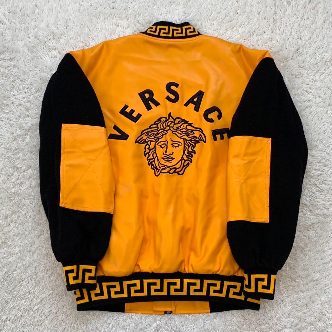 ［美品］ヴェルサーチ　メデューサ刺繍　ブルゾン　スタジャン　イエロー　ビンテージ