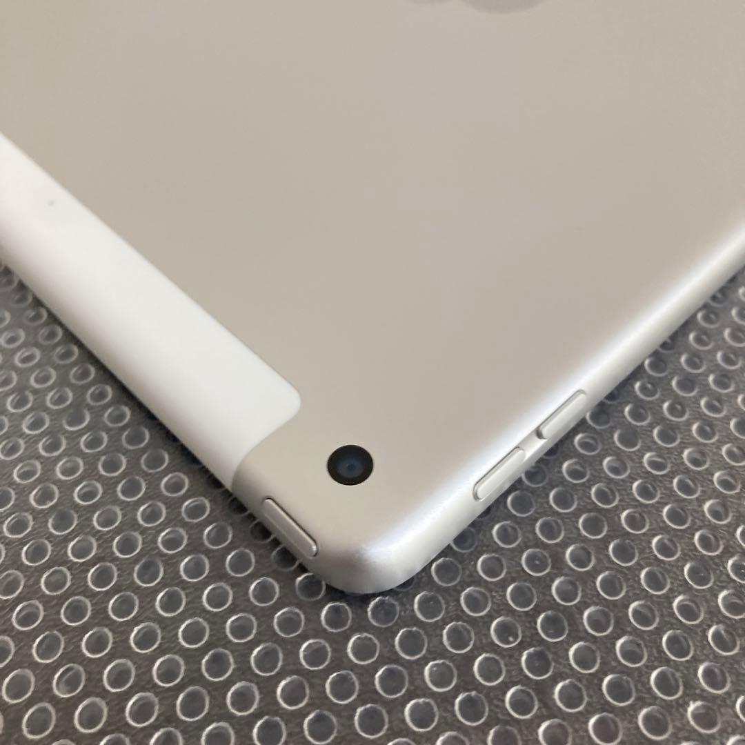 3785【早い者勝ち】iPad8 第8世代 32GB SIMフリー☆