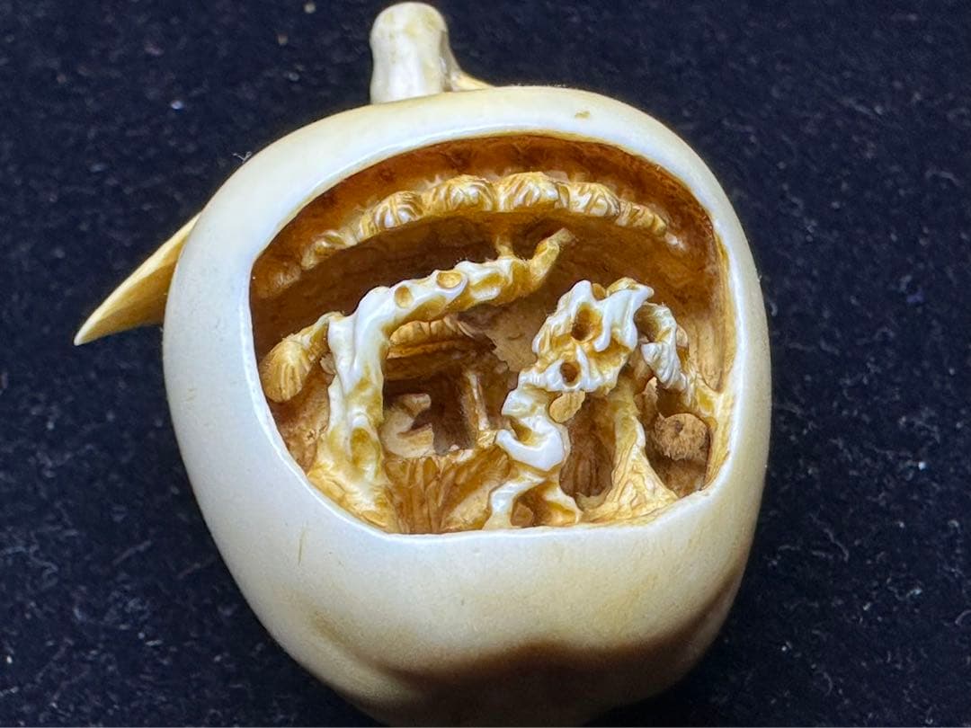 極上　置物　根付　天然素材　彫刻 　細密細工　骨董　アンティーク