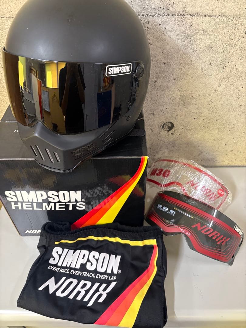 SIMPSON ヘルメット　マットブラック　シールド付き